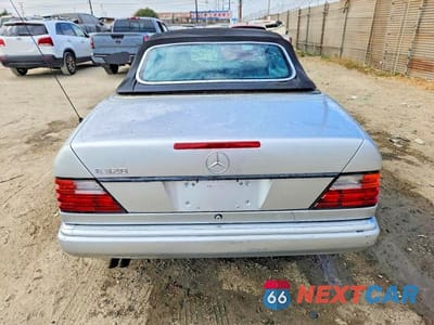 Zdjęcie 6 z 12 samochodu: 1995 MERCEDES-BENZ E 320 VIN:WDBEA66E7SC185995 - miniatura