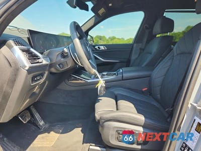 Zdjęcie 7 z 13 samochodu: 2025 BMW X7 XDRIVE40I VIN:5UX23EM06S9X20648 - miniatura