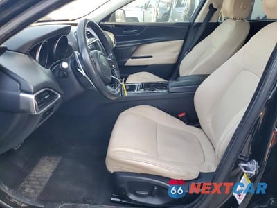 Zdjęcie 7 z 12 samochodu: 2017 JAGUAR XE VIN:SAJAR4BG7HA960208 - miniatura