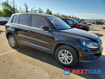 Czwarte zdjęcie samochodu z boku: 2012 VOLKSWAGEN TIGUAN S VIN:WVGAV7AX6CW558345 - miniatura