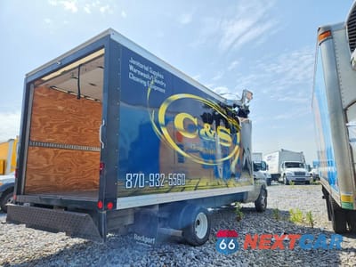Trzecie zdjęcie samochodu z tyłu: 2024 FORD E450 BOX TRUCK VIN:1FDXE4FN2RDD24191 - miniatura