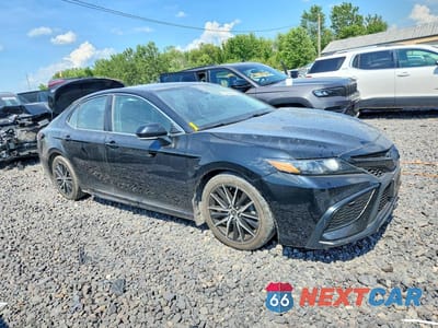 Czwarte zdjęcie samochodu z boku: 2023 TOYOTA CAMRY HYBRID SE VIN:4T1G31AK5PU609515 - miniatura