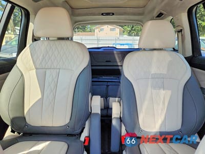 Zdjęcie 10 z 13 samochodu: 2023 BMW X7 M60I VIN:5UX33EM07P9R70556 - miniatura