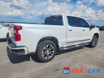 Trzecie zdjęcie samochodu z tyłu: 2022 CHEVROLET SILVERADO K1500 HIGH COUNTRY VIN:1GCUDJET8NZ500537 - miniatura