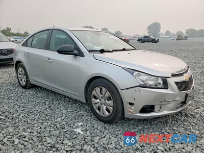 Czwarte zdjęcie samochodu z boku: 2014 CHEVROLET CRUZE LS VIN:1G1PA5SG1E7176940 - miniatura