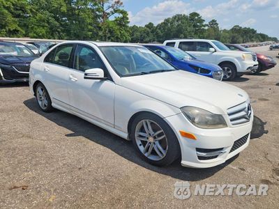 Czwarte zdjęcie samochodu z boku: 2013 MERCEDES-BENZ C 300 4MATIC VIN:WDDGF8AB9DR253725 - miniatura