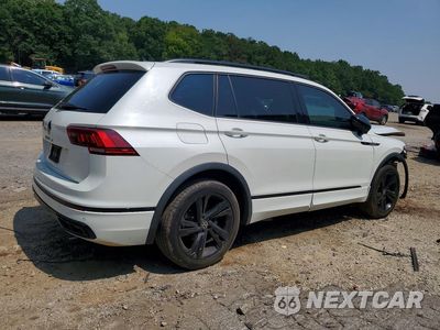 Trzecie zdjęcie samochodu z tyłu: 2023 VOLKSWAGEN TIGUAN SE R-LINE BLACK VIN:3VVCB7AX5PM010141 - miniatura