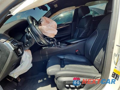 Zdjęcie 7 z 12 samochodu: 2019 BMW M550XI VIN:WBAJB9C59KB289216 - miniatura