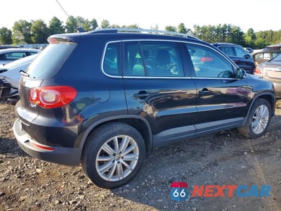 Trzecie zdjęcie samochodu z tyłu: 2011 VOLKSWAGEN TIGUAN S VIN:WVGAV7AX1BW550801 - miniatura