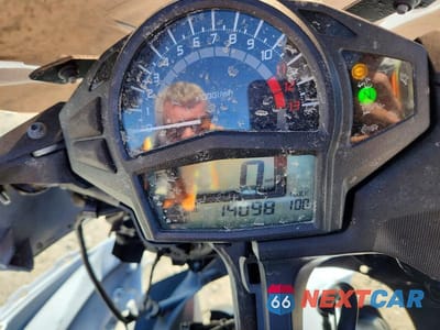 Zdjęcie 7 z 9 samochodu: 2013 KAWASAKI EX650 F VIN:JKAEXEF13DDA04148 - miniatura