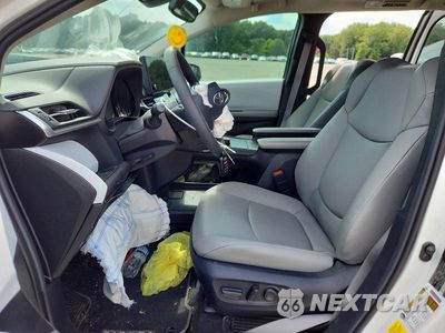 Zdjęcie 7 z 12 samochodu: 2025 TOYOTA SIENNA XLE 8-PASSENGER VIN:5TDYRKEC7SS287800 - miniatura