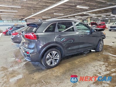 Trzecie zdjęcie samochodu z tyłu: 2022 KIA NIRO EV S VIN:KNDCC3LG8N5160328 - miniatura