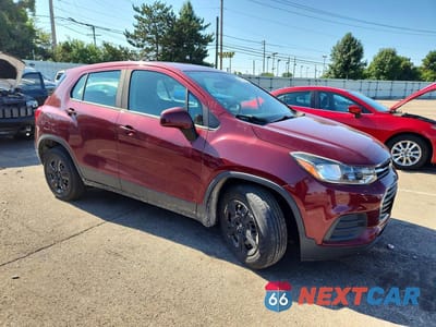 Czwarte zdjęcie samochodu z boku: 2017 CHEVROLET TRAX LS VIN:3GNCJKSB2HL193763 - miniatura