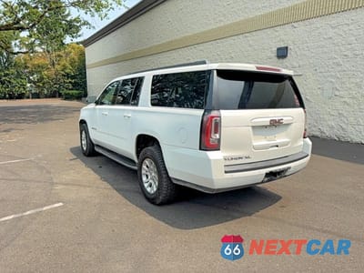 Trzecie zdjęcie samochodu z tyłu: 2019 GMC YUKON XL K1500 SLT VIN:1GKS2GKC2KR289548 - miniatura