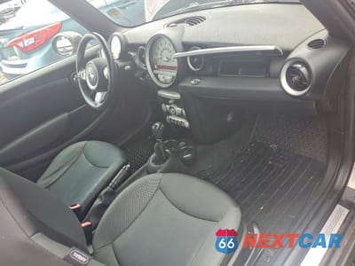Zdjęcie 8 z 12 samochodu: 2009 MINI COOPER VIN:WMWMR33539TU96615 - miniatura