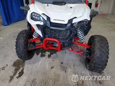 Zdjęcie 9 z 10 samochodu: 2024 HONDA TALON UTILITY VEHICLE VIN:1HFVE0621R4400077 - miniatura