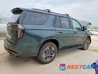 Trzecie zdjęcie samochodu z tyłu: 2025 CHEVROLET TAHOE K1500 Z71 VIN:1GNS6PRD8SR167461 - miniatura