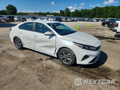 Czwarte zdjęcie samochodu z boku: 2024 KIA FORTE LXS VIN:3KPF24AD5RE756490 - miniatura