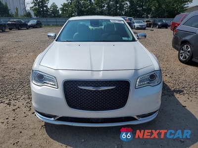 Piąte zdjęcie samochodu w środku: 2016 CHRYSLER 300C VIN:2C3CCAET2GH238813 - miniatura