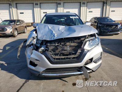 Piąte zdjęcie samochodu w środku: 2017 NISSAN ROGUE S VIN:JN8AT2MV1HW026052 - miniatura