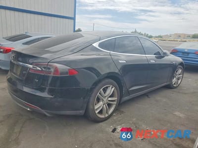 Trzecie zdjęcie samochodu z tyłu: 2015 TESLA MODEL S VIN:5YJSA1E19FF116174 - miniatura