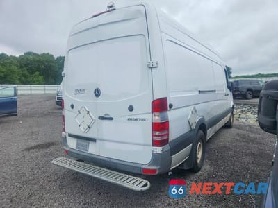 Trzecie zdjęcie samochodu z tyłu: 2012 MERCEDES-BENZ SPRINTER 2500 DELIVERY VAN VIN:WD3PE8CB1C5699975 - miniatura