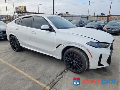 Czwarte zdjęcie samochodu z boku: 2024 BMW X6 XDRIVE40I VIN:5UX33EX06R9U92371 - miniatura