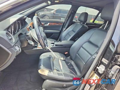 Zdjęcie 7 z 12 samochodu: 2012 MERCEDES-BENZ C 250 VIN:WDDGF4HB6CR224552 - miniatura