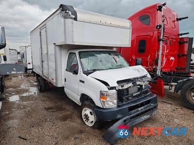 Czwarte zdjęcie samochodu z boku: 2023 FORD E450 BOX TRUCK VIN:1FDXE4FN3PDD38923 - miniatura