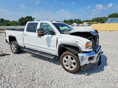 Czwarte zdjęcie samochodu z boku: 2017 GMC SIERRA K2500 SLT VIN:1GT12TEY5HF144442 - miniatura