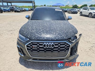 Piąte zdjęcie samochodu w środku: 2021 AUDI SQ5 PREMIUM VIN:WA1A4BFY1M2073397 - miniatura