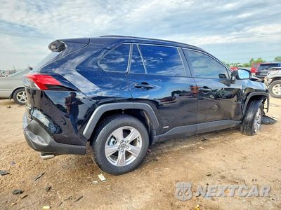 Trzecie zdjęcie samochodu z tyłu: 2025 TOYOTA RAV4 HYBRID XLE VIN:JTMRWRFV0SJ076148 - miniatura