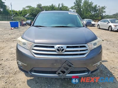 Piąte zdjęcie samochodu w środku: 2013 TOYOTA HIGHLANDER HYBRID XLE/HYBRID LE VIN:5TDBK3EH5DS221082 - miniatura