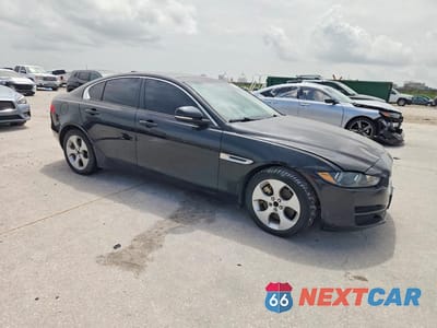 Czwarte zdjęcie samochodu z boku: 2018 JAGUAR XE VIN:SAJAR4FX1JCP39188 - miniatura