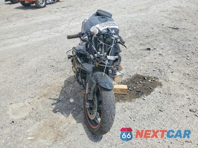 Drugie zdjęcie samochodu z przodu: 2002 YAMAHA YZFR1 VIN:JYARN10E42A004619 - miniatura