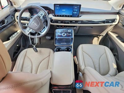 Zdjęcie 8 z 14 samochodu: 2021 LINCOLN NAUTILUS RESERVE VIN:2LMPJ6K95MBL01670 - miniatura