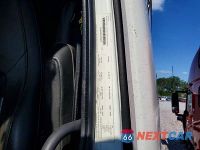 Zdjęcie 13 z 14 samochodu: 2019 VOLVO VNL SEMI TRUCK VIN:4V4NC9EH5KN206103 - miniatura