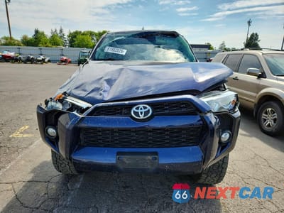 Piąte zdjęcie samochodu w środku: 2018 TOYOTA 4RUNNER SR5 VIN:JTEBU5JR3J5604195 - miniatura