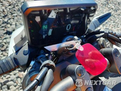 Zdjęcie 8 z 9 samochodu: 2025 HONDA CB750 A VIN:JH2RH2402SK001817 - miniatura