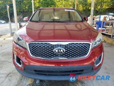 Piąte zdjęcie samochodu w środku: 2018 KIA SORENTO LX V6 VIN:5XYPG4A56JG389265 - miniatura