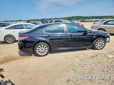 Trzecie zdjęcie samochodu z tyłu: 2018 TOYOTA CAMRY LE VIN:4T1B11HK2JU077203 - miniatura