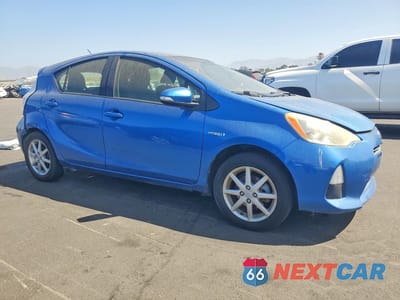 Czwarte zdjęcie samochodu z boku: 2012 TOYOTA PRIUS C THREE VIN:JTDKDTB38C1009954 - miniatura