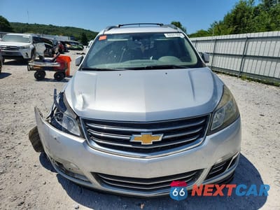 Piąte zdjęcie samochodu w środku: 2017 CHEVROLET TRAVERSE PREMIER VIN:1GNKRJKD3HJ333245 - miniatura