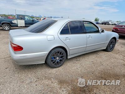 Trzecie zdjęcie samochodu z tyłu: 2000 MERCEDES-BENZ E 430 VIN:WDBJF83J6YX034323 - miniatura