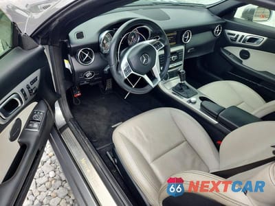 Zdjęcie 8 z 12 samochodu: 2012 MERCEDES-BENZ SLK 250 VIN:WDDPK4HAXCF041661 - miniatura
