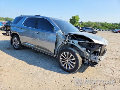 Czwarte zdjęcie samochodu z boku: 2023 CHEVROLET TRAVERSE PREMIER VIN:1GNEVKKW9PJ104177 - miniatura