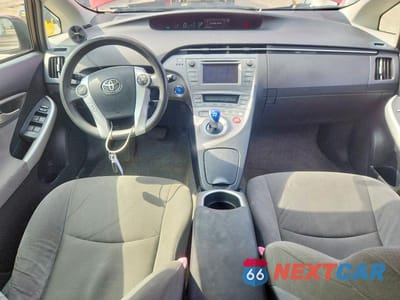 Zdjęcie 8 z 12 samochodu: 2012 TOYOTA PRIUS TWO VIN:JTDKN3DU6C5381126 - miniatura