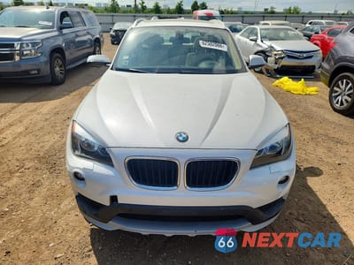 Piąte zdjęcie samochodu w środku: 2015 BMW X1 XDRIVE28I VIN:WBAVL1C50FVY39889 - miniatura