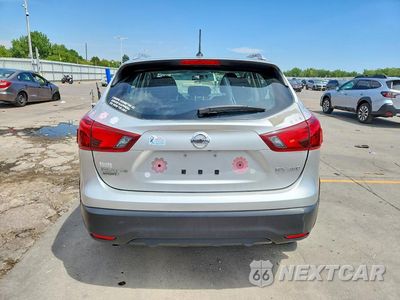 Zdjęcie 6 z 14 samochodu: 2017 NISSAN ROGUE SPORT SV VIN:JN1BJ1CR0HW140177 - miniatura