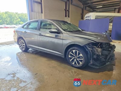 Czwarte zdjęcie samochodu z boku: 2024 VOLKSWAGEN JETTA S VIN:3VW5M7BU5RM043520 - miniatura